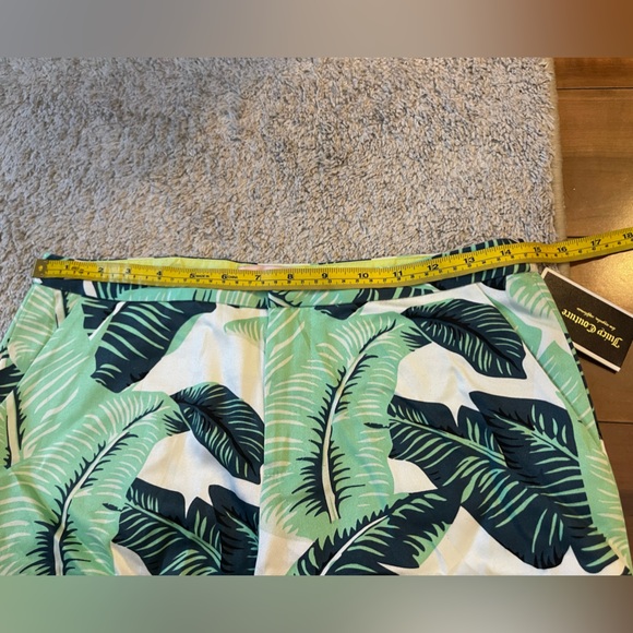 NWT Juicy Couture - Palmetto Palm Green Printed Shorts - Size 2 - Picture 6 of 8
